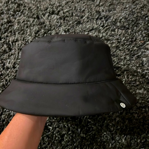 Lululemon Both Ways Insulated Bucket Hat Team Canada Olympics Black Sz. S/M - Picture 1 of 6